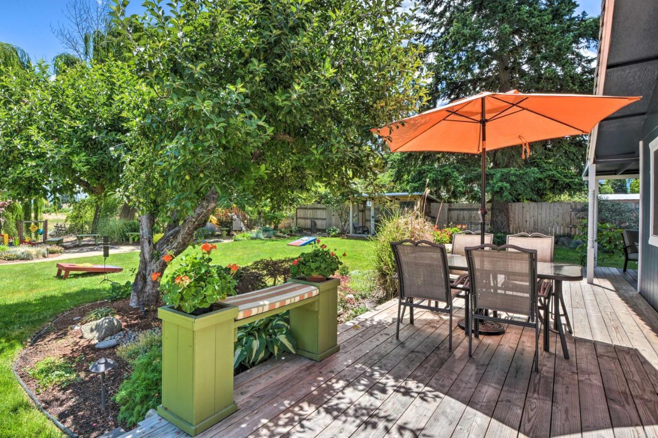 Central Medford Family Retreat With Large Yard! Exteriör bild