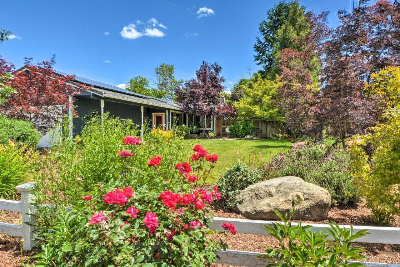 Central Medford Family Retreat With Large Yard! Exteriör bild