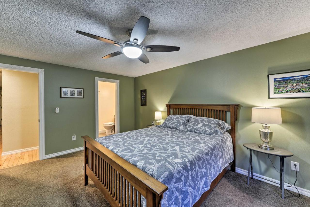 Central Medford Family Retreat With Large Yard! Exteriör bild