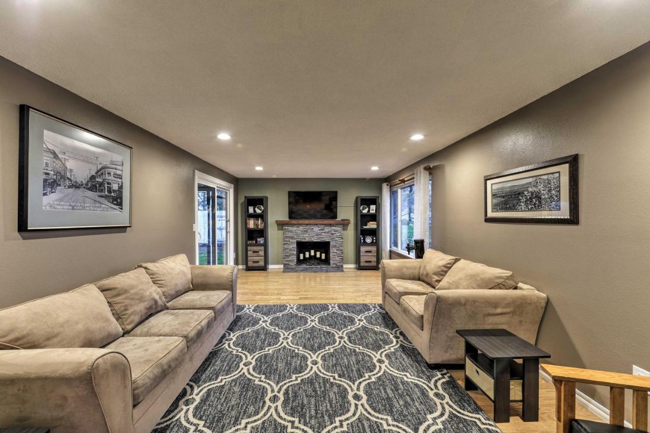 Central Medford Family Retreat With Large Yard! Exteriör bild