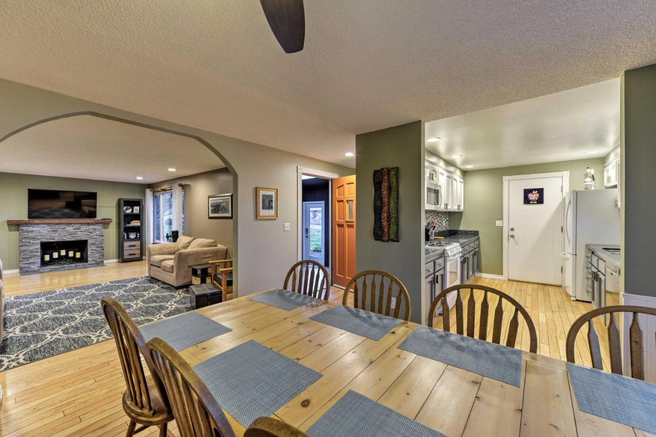 Central Medford Family Retreat With Large Yard! Exteriör bild