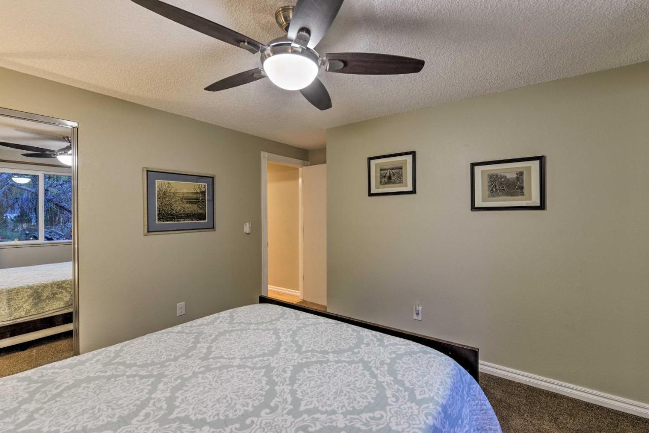 Central Medford Family Retreat With Large Yard! Exteriör bild