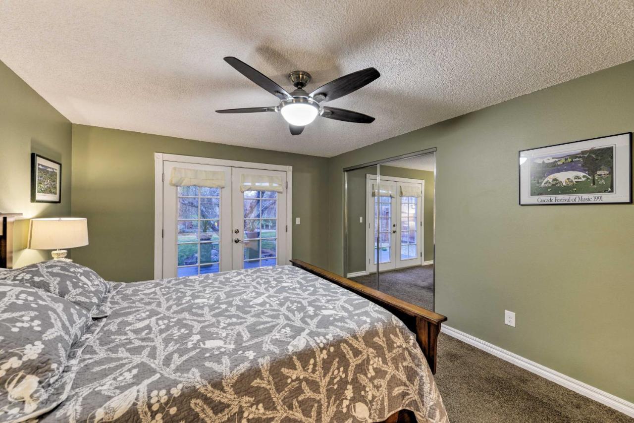 Central Medford Family Retreat With Large Yard! Exteriör bild